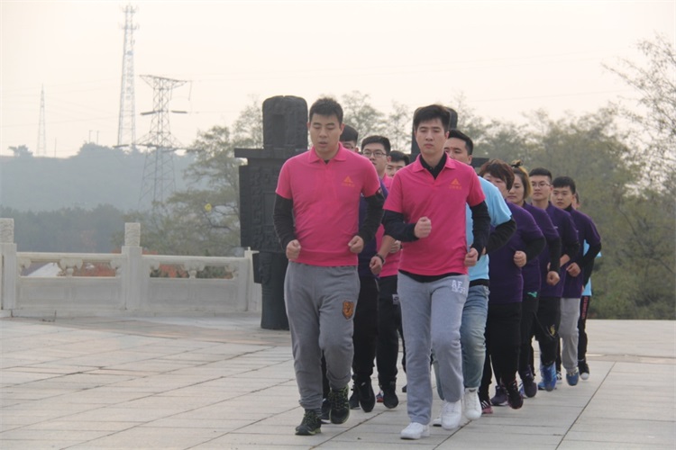 pp电子新闻：“不忘初心，，，，，继续前进”