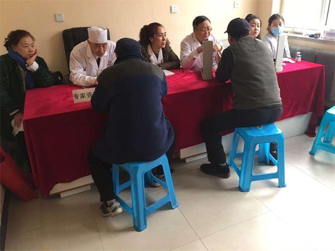 真情融入社区，，义诊温暖民心