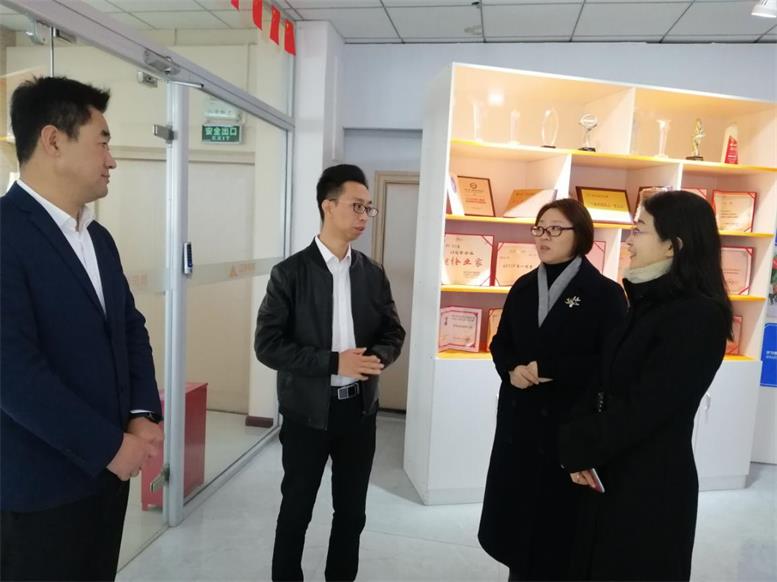 辽阳市妇联主席郑岑岭莅临pp电子信息考察调研